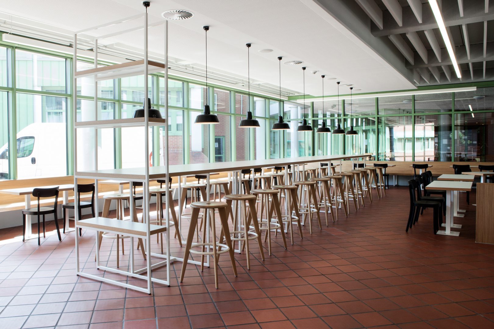 Long board in the school canteen of the Friedrichshafen vocational school centre designed by atelier 522.